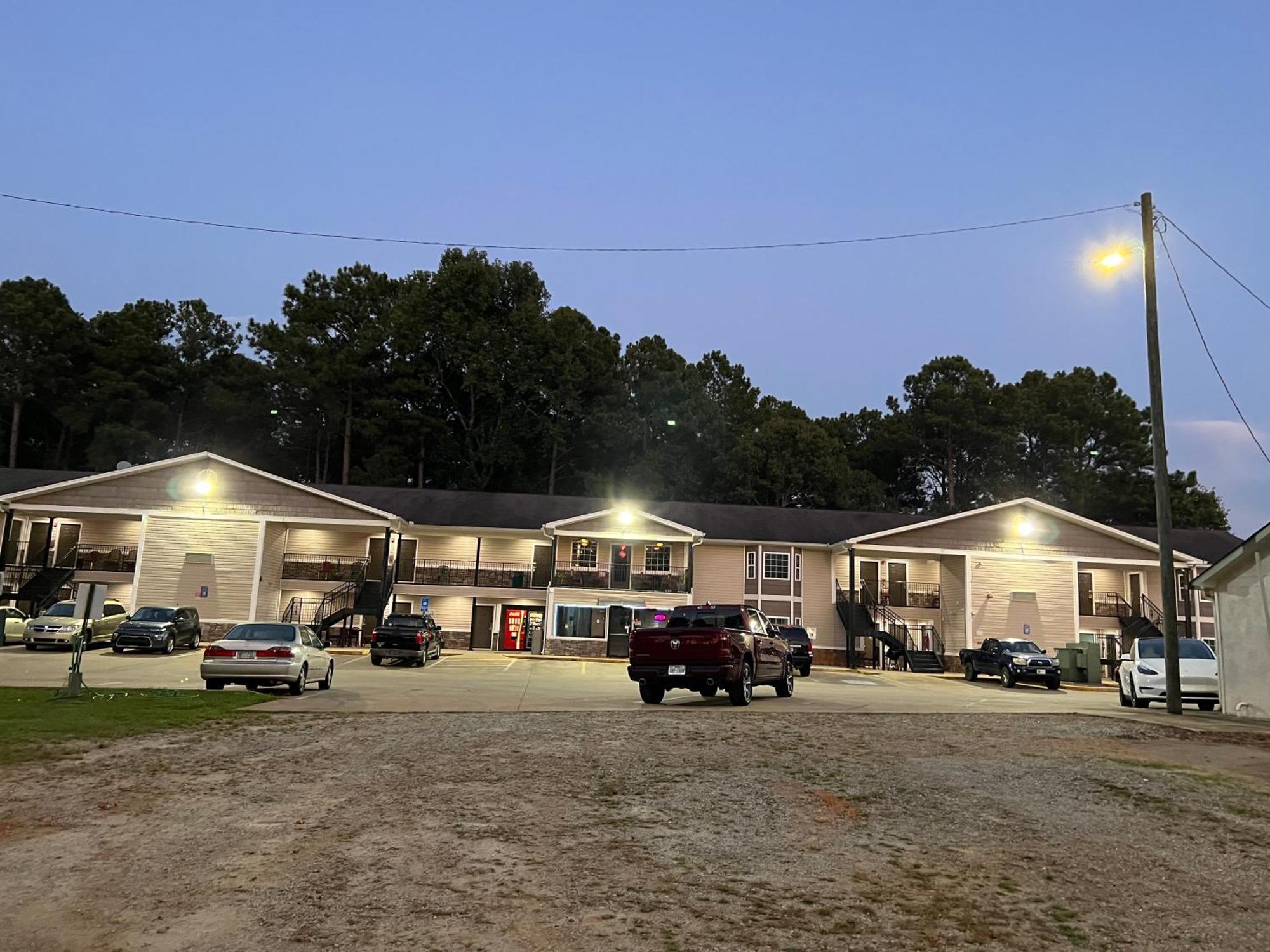High Falls Inn & Suites Bagian luar foto