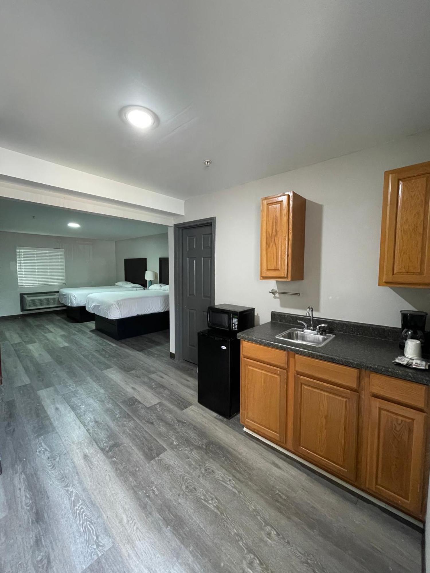High Falls Inn & Suites Bagian luar foto
