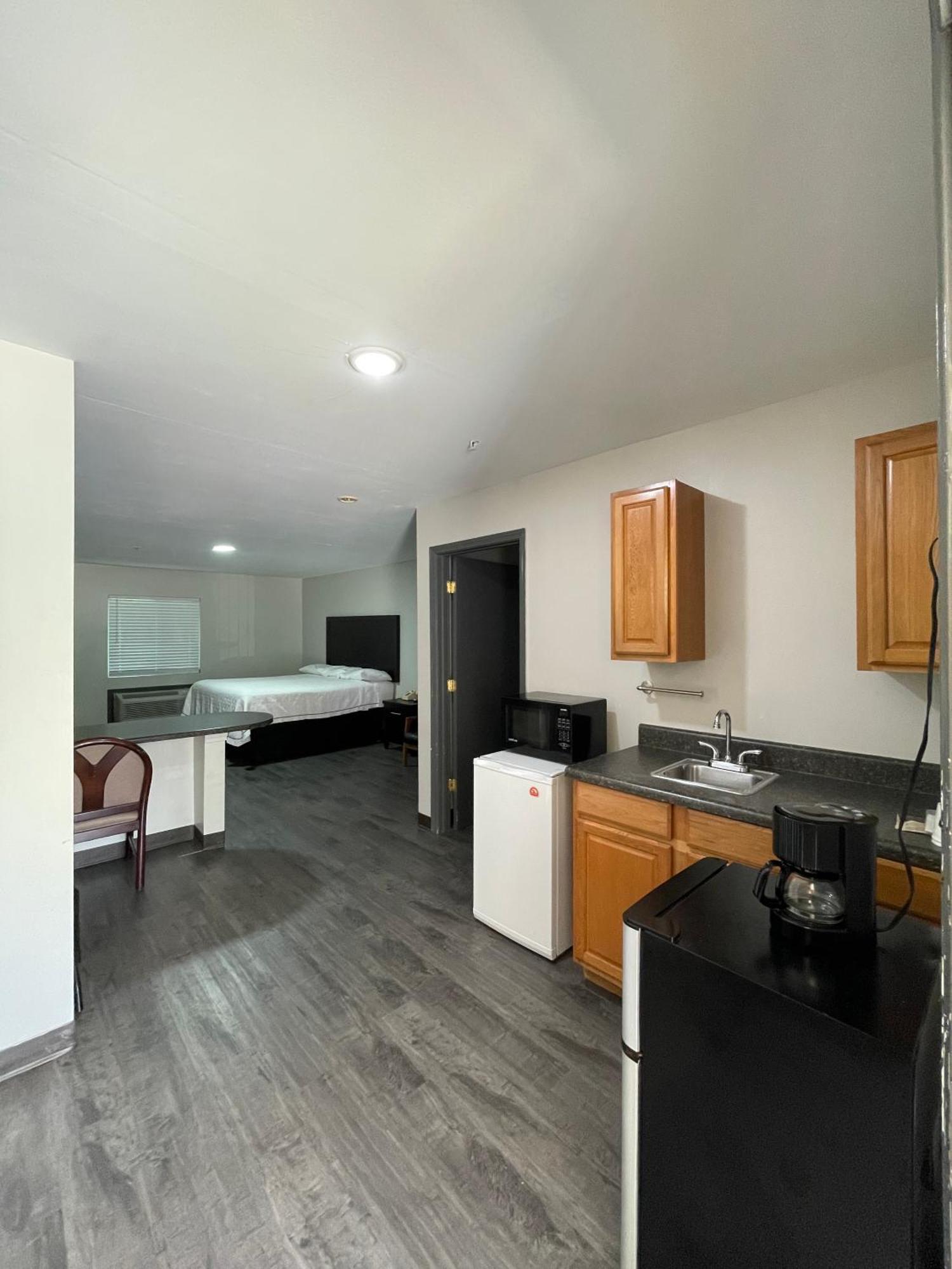High Falls Inn & Suites Bagian luar foto