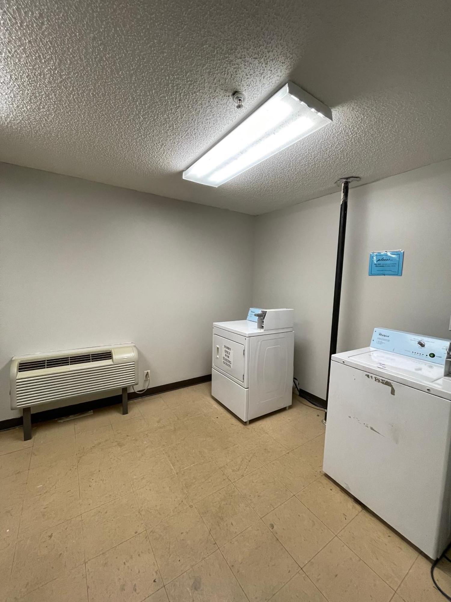 High Falls Inn & Suites Bagian luar foto