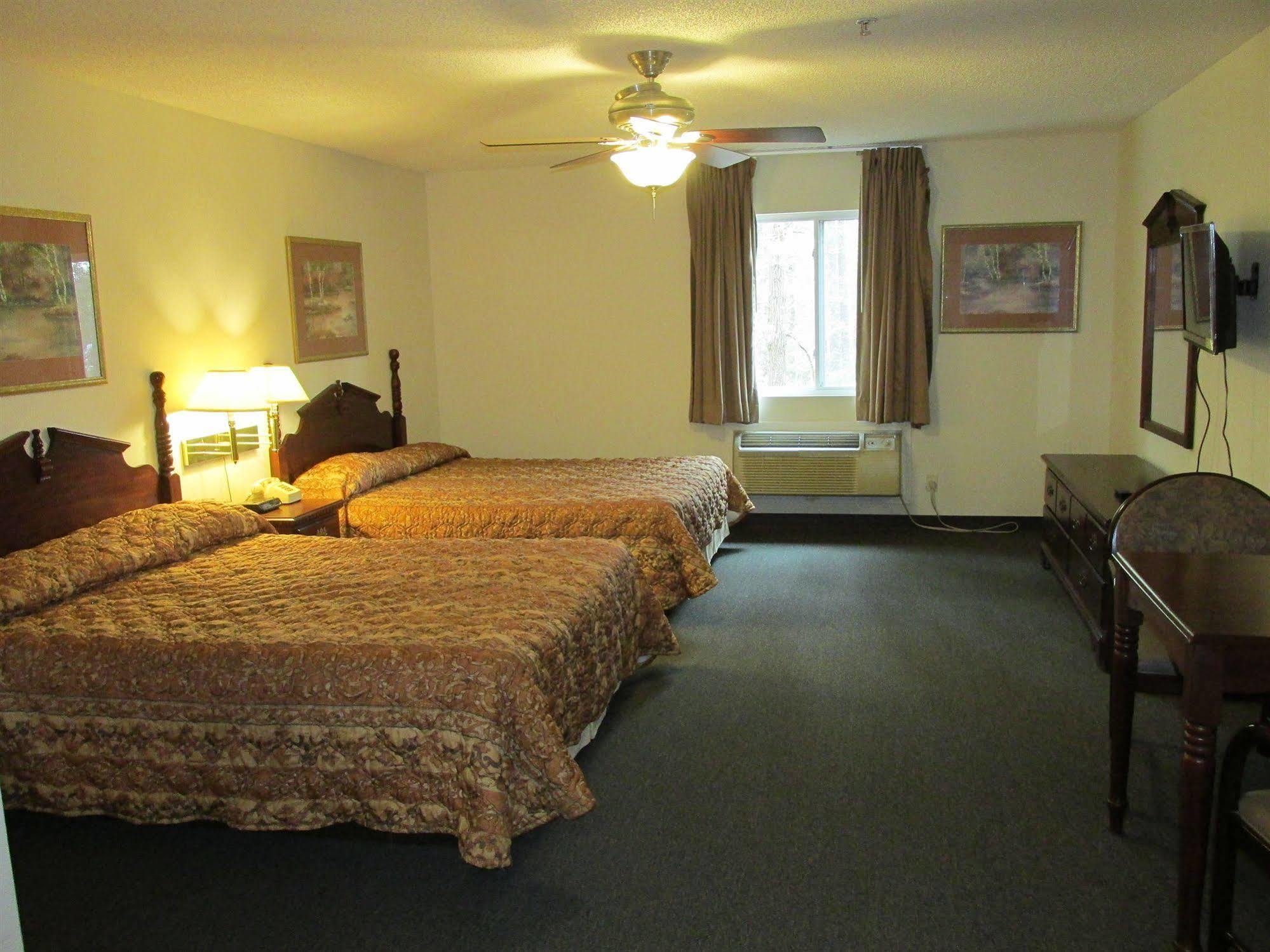 High Falls Inn & Suites Bagian luar foto