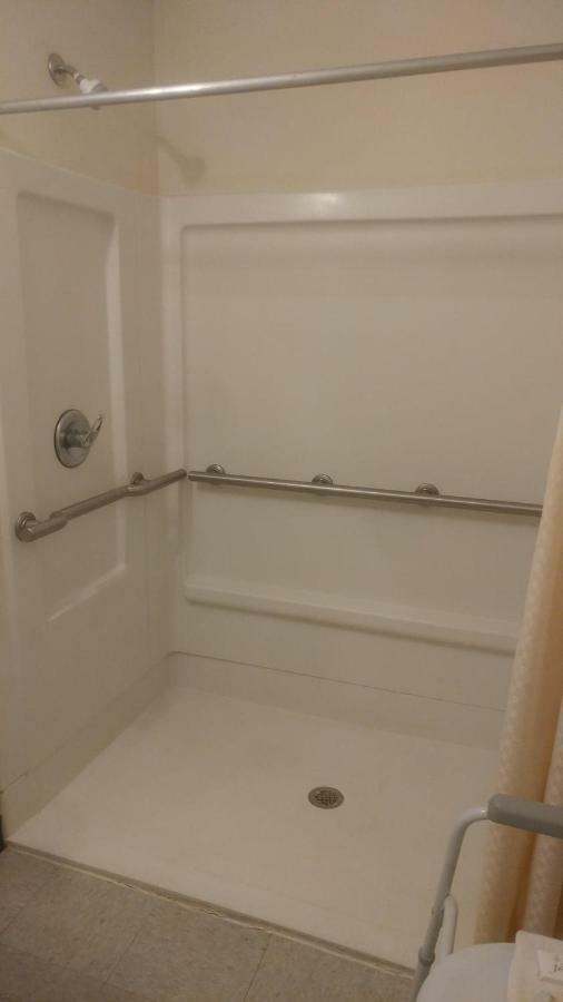 High Falls Inn & Suites Bagian luar foto