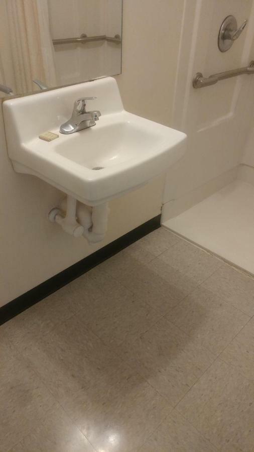 High Falls Inn & Suites Bagian luar foto